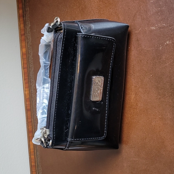Beijo First Date Crossbody/Wristlet - Picture 3 of 6